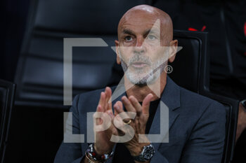 2022-11-02 - Stefano Pioli Head Coach of AC Milan looks on during UEFA Champions League 2022/23 Group Stage - Group E football match between AC Milan and FC Red Bull Salzburg at Giuseppe Meazza Stadium, Milan, Italy on November 02, 2022 - AC MILAN VS FC RED BULL SALZBURG - UEFA CHAMPIONS LEAGUE - SOCCER