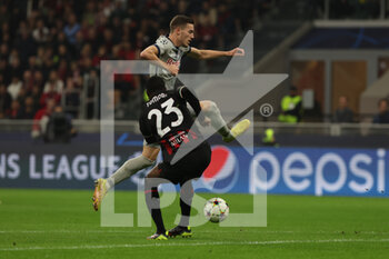 2022-11-02 - Fikayo Tomori of AC Milan competes for the ball with Maurits Kjærgard of FC Red Bull Salzburg during UEFA Champions League 2022/23 Group Stage - Group E football match between AC Milan and FC Red Bull Salzburg at Giuseppe Meazza Stadium, Milan, Italy on November 02, 2022 - AC MILAN VS FC RED BULL SALZBURG - UEFA CHAMPIONS LEAGUE - SOCCER