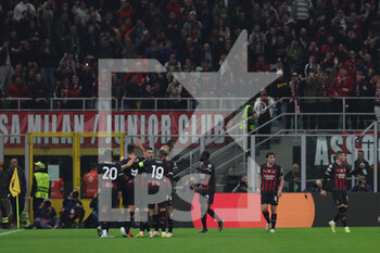 2022-11-02 - Olivier Giroud of AC Milan celebrates with his teammates after scoring a goal during UEFA Champions League 2022/23 Group Stage - Group E football match between AC Milan and FC Red Bull Salzburg at Giuseppe Meazza Stadium, Milan, Italy on November 02, 2022 - AC MILAN VS FC RED BULL SALZBURG - UEFA CHAMPIONS LEAGUE - SOCCER
