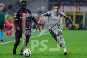 2022-11-02 - Junior Adamu of FC Red Bull Salzburg competes for the ball with Fikayo Tomori of AC Milan during UEFA Champions League 2022/23 Group Stage - Group E football match between AC Milan and FC Red Bull Salzburg at Giuseppe Meazza Stadium, Milan, Italy on November 02, 2022 - AC MILAN VS FC RED BULL SALZBURG - UEFA CHAMPIONS LEAGUE - SOCCER