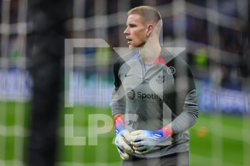 2022-10-04 - Marc-Andre ter Stegen of FC Barcelona warms up during the UEFA Champions League 2022/23 Group Stage - Group C football match between FC Internazionale and FC Barcelona at Giuseppe Meazza Stadium, Milan, Italy on October 04, 2022 - INTER - FC INTERNAZIONALE VS FC BARCELONA - UEFA CHAMPIONS LEAGUE - SOCCER