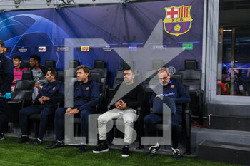 2022-10-04 - Xavi Hernandez Head Coach of FC Barcelona in the bench during the UEFA Champions League 2022/23 Group Stage - Group C football match between FC Internazionale and FC Barcelona at Giuseppe Meazza Stadium, Milan, Italy on October 04, 2022 - INTER - FC INTERNAZIONALE VS FC BARCELONA - UEFA CHAMPIONS LEAGUE - SOCCER