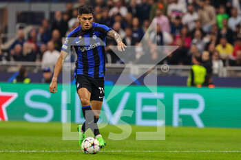 2022-10-04 - Joaquin Correa of FC Internazionale in action during the UEFA Champions League 2022/23 Group Stage - Group C football match between FC Internazionale and FC Barcelona at Giuseppe Meazza Stadium, Milan, Italy on October 04, 2022 - INTER - FC INTERNAZIONALE VS FC BARCELONA - UEFA CHAMPIONS LEAGUE - SOCCER