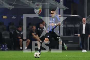 2022-10-26 - Lautaro Martinez of FC Internazionale in action during the UEFA Champions League 2022/23 Group Stage - Group C football match between FC Internazionale and FC Viktoria Plzen at Giuseppe Meazza Stadium, Milan, Italy on October 26, 2022 - INTER - FC INTERNAZIONALE VS FC VIKTORIA PLZEN - UEFA CHAMPIONS LEAGUE - SOCCER