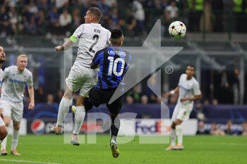 2022-10-26 - Lautaro Martinez of FC Internazionale competes for the ball with Lukas Hejda of FC Viktoria Plzen during the UEFA Champions League 2022/23 Group Stage - Group C football match between FC Internazionale and FC Viktoria Plzen at Giuseppe Meazza Stadium, Milan, Italy on October 26, 2022 - INTER - FC INTERNAZIONALE VS FC VIKTORIA PLZEN - UEFA CHAMPIONS LEAGUE - SOCCER