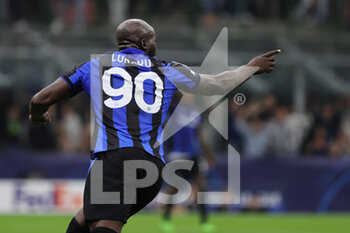 2022-10-26 - Romelu Lukaku of FC Internazionale celebrates after scoring a goal during the UEFA Champions League 2022/23 Group Stage - Group C football match between FC Internazionale and FC Viktoria Plzen at Giuseppe Meazza Stadium, Milan, Italy on October 26, 2022 - INTER - FC INTERNAZIONALE VS FC VIKTORIA PLZEN - UEFA CHAMPIONS LEAGUE - SOCCER