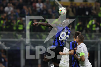 2022-10-26 - Romelu Lukaku of FC Internazionale in action during the UEFA Champions League 2022/23 Group Stage - Group C football match between FC Internazionale and FC Viktoria Plzen at Giuseppe Meazza Stadium, Milan, Italy on October 26, 2022 - INTER - FC INTERNAZIONALE VS FC VIKTORIA PLZEN - UEFA CHAMPIONS LEAGUE - SOCCER