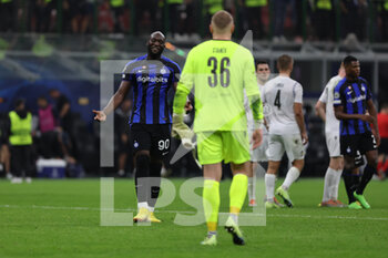 2022-10-26 - Romelu Lukaku of FC Internazionale reacts during the UEFA Champions League 2022/23 Group Stage - Group C football match between FC Internazionale and FC Viktoria Plzen at Giuseppe Meazza Stadium, Milan, Italy on October 26, 2022 - INTER - FC INTERNAZIONALE VS FC VIKTORIA PLZEN - UEFA CHAMPIONS LEAGUE - SOCCER