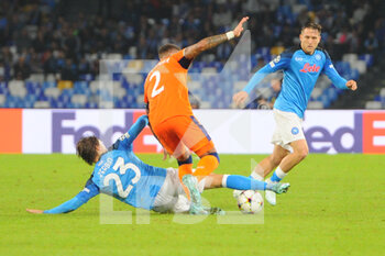 2022-10-26 - Alessio Zerbin of SSC Napoli competes for the ball with James Tavernier Rangers Football Club  during the Uefa Champions League match between SSC Napoli vs Rangers Football Club at Diego Armando Maradona Stadium  - SSN NAPOLI VS RANGERS FC - UEFA CHAMPIONS LEAGUE - SOCCER