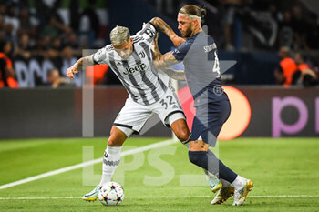 2022-09-06 - Leandro PAREDES of Juventus and Sergio RAMOS of PSG during the UEFA Champions League, Group H football match between Paris Saint-Germain and Juventus FC on September 6, 2022 at Parc des Princes stadium in Paris, France - FOOTBALL - CHAMPIONS LEAGUE - PARIS SG V JUVENTUS - UEFA CHAMPIONS LEAGUE - SOCCER