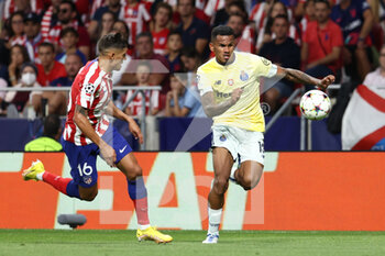 2022-09-07 - Wenderson Galeno of Porto and Nahuel Molina of Atletico de Madrid during the UEFA Champions League, Group B, football match played between Atletico de Madrid and FC Porto at Civitas Metropolitano on September 07, 2022 in Madrid, Spain. Photo Oscar J. Barroso / SpainDPPI / DPPI - FOOTBALL - CHAMPIONS LEAGUE - ATLETICO MADRID V PORTO - UEFA CHAMPIONS LEAGUE - SOCCER