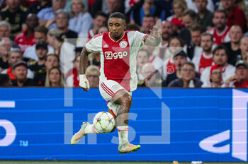 2022-09-07 - Steven Bergwijn of Ajax during the UEFA Champions League match between Ajax and Rangers at the Johan Cruijff ArenA on September 7, 2022 in Amsterdam, Netherlands - FOOTBALL - CHAMPIONS LEAGUE - AJAX V RANGERS - UEFA CHAMPIONS LEAGUE - SOCCER