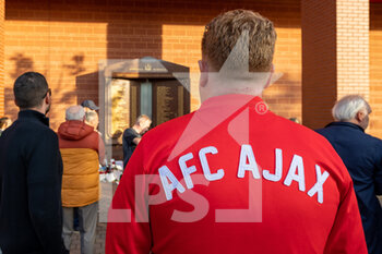 2022-09-13 - General stadium view outside Anfield, Ajax fan in front of the Hillsborough Memorial during the Champions League match between Liverpool and Ajax at Anfield, Liverpool, England on 13 September 2022. Photo Ian Stephen / ProSportsImages / DPPI - FOOTBALL - CHAMPIONS LEAGUE - LIVERPOOL V AJAX - UEFA CHAMPIONS LEAGUE - SOCCER