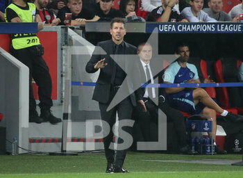 2022-09-13 - Coach Diego Simeone of Atletico Madrid during the UEFA Champions League, Group B football match between Bayer Leverkusen and Atletico Madrid on September 13, 2022 at BayArena in Leverkusen, Germany - FOOTBALL - CHAMPIONS LEAGUE - BAYER LEVERKUSEN V ATLETICO MADRID - UEFA CHAMPIONS LEAGUE - SOCCER