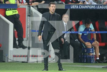 2022-09-13 - Coach Diego Simeone of Atletico Madrid during the UEFA Champions League, Group B football match between Bayer Leverkusen and Atletico Madrid on September 13, 2022 at in Leverkusen, Germany - FOOTBALL - CHAMPIONS LEAGUE - BAYER LEVERKUSEN V ATLETICO MADRID - UEFA CHAMPIONS LEAGUE - SOCCER