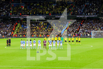 2022-09-14 - A minute silence is observed by Manchester City and Borussia Dortmund players during the Champions League match between Manchester City and Borussia Dortmund at the Etihad Stadium, Manchester, England on 14 September 2022. Photo Nigel Keene/ ProSportsImages / DPPI - FOOTBALL - CHAMPIONS LEAGUE - MANCHESTER CITY V BORUSSIA DORTMUND - UEFA CHAMPIONS LEAGUE - SOCCER