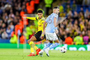 2022-09-14 - Jude Bellingham (22) of Borussia Dortmund tussles with Riyad Mahrez (26) of Manchester City during the Champions League match between Manchester City and Borussia Dortmund at the Etihad Stadium, Manchester, England on 14 September 2022. Photo Nigel Keene/ ProSportsImages / DPPI - FOOTBALL - CHAMPIONS LEAGUE - MANCHESTER CITY V BORUSSIA DORTMUND - UEFA CHAMPIONS LEAGUE - SOCCER