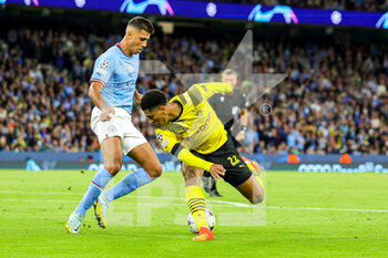 2022-09-14 - Jude Bellingham (22) of Borussia Dortmund tussles with Rodri (16) of Manchester City during the Champions League match between Manchester City and Borussia Dortmund at the Etihad Stadium, Manchester, England on 14 September 2022. Photo Nigel Keene/ ProSportsImages / DPPI - FOOTBALL - CHAMPIONS LEAGUE - MANCHESTER CITY V BORUSSIA DORTMUND - UEFA CHAMPIONS LEAGUE - SOCCER