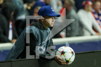 2022-09-14 - A ball boy holds a matchball as the game kicks off during the Champions League match between Rangers and Napoli at Ibrox, Glasgow, Scotland on 14 September 2022. Photo Colin Poultney / ProSportsImages / DPPI - FOOTBALL - CHAMPIONS LEAGUE - RANGERS V NAPOLI - UEFA CHAMPIONS LEAGUE - SOCCER