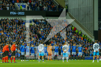 2022-09-14 - Rangers squad observe a minutes silence as mark of respect to Her Majesty Queen Elizabeth II during the Champions League match between Rangers and Napoli at Ibrox, Glasgow, Scotland on 14 September 2022. Photo Colin Poultney / ProSportsImages / DPPI - FOOTBALL - CHAMPIONS LEAGUE - RANGERS V NAPOLI - UEFA CHAMPIONS LEAGUE - SOCCER
