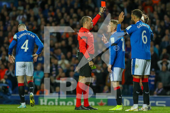 2022-09-14 - James Sands (#19) of Rangers FC receives a red car following his 2nd caution for the foul on Giovanni Simeone (#18) of SSC Napoli during the Champions League match between Rangers and Napoli at Ibrox, Glasgow, Scotland on 14 September 2022. Photo Colin Poultney / ProSportsImages / DPPI - FOOTBALL - CHAMPIONS LEAGUE - RANGERS V NAPOLI - UEFA CHAMPIONS LEAGUE - SOCCER