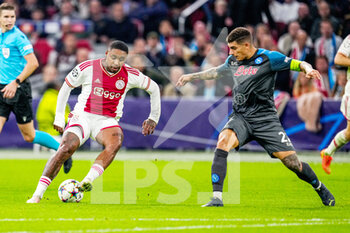 2022-10-04 - Steven Bergwijn of Ajax, Giovanni Di Lorenzo of Napoli during the UEFA Champions League, Group A football match between Ajax and Napoli on October 4, 2022 at Johan Cruijff ArenA in Amsterdam, Netherlands - FOOTBALL - CHAMPIONS LEAGUE - AJAX V NAPOLI - UEFA CHAMPIONS LEAGUE - SOCCER