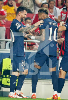 05/10/2022 - Lionel Messi of Paris Saint Germain celebrates his goal with Neymar jr during the UEFA Champions League, Group H football match between SL Benfica and Paris Saint-Germain on October 5, 2022 at Estadio da Luz in Lisbon, Portugal - FOOTBALL - CHAMPIONS LEAGUE - BENFICA V PARIS SG - UEFA CHAMPIONS LEAGUE - CALCIO