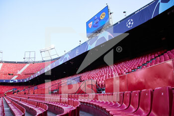 2022-10-05 - General view during the UEFA Champions League, Group G, football match between Sevilla FC and Borussia Dortmund on October 5, 2022 at Ramon Sanchez-Pizjuan stadium in Sevilla, Spain - FOOTBALL - CHAMPIONS LEAGUE - SEVILLA FC V BORUSSIA DORTMUND - UEFA CHAMPIONS LEAGUE - SOCCER