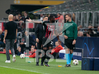2022-10-11 - Fikayo Tomori of Ac Milan speaking with the fourth referee after a red card during the UEFA Champions League Group E, football match between Ac Milan and Chelsea Fc, on 11 October 2022, at San Siro Stadium, Milan, Italy.  Photo Nderim Kaceli - AC MILAN VS CHELSEA FC - UEFA CHAMPIONS LEAGUE - SOCCER