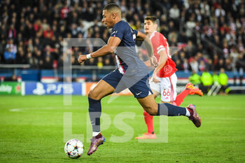 2022-10-11 - Kylian MBAPPE of PSG during the UEFA Champions League, Group H football match between Paris Saint-Germain and SL Benfica on October 11, 2022 at Parc des Princes stadium in Paris, France - FOOTBALL - CHAMPIONS LEAGUE - PARIS SG V BENFICA - UEFA CHAMPIONS LEAGUE - SOCCER
