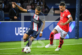 2022-10-11 - Kylian MBAPPE of PSG and Nicolas OTAMENDI of Benfica during the UEFA Champions League, Group H football match between Paris Saint-Germain and SL Benfica on October 11, 2022 at Parc des Princes stadium in Paris, France - FOOTBALL - CHAMPIONS LEAGUE - PARIS SG V BENFICA - UEFA CHAMPIONS LEAGUE - SOCCER