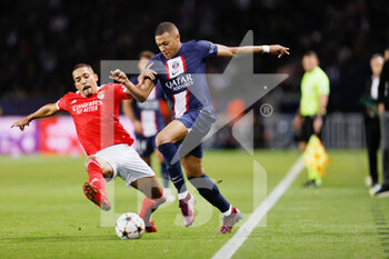 2022-10-11 - Kylian Mbappe of PSG, Gilberto of Benfica during the UEFA Champions League, Group H football match between Paris Saint-Germain and SL Benfica on October 11, 2022 at Parc des Princes stadium in Paris, France - FOOTBALL - CHAMPIONS LEAGUE - PARIS SG V BENFICA - UEFA CHAMPIONS LEAGUE - SOCCER