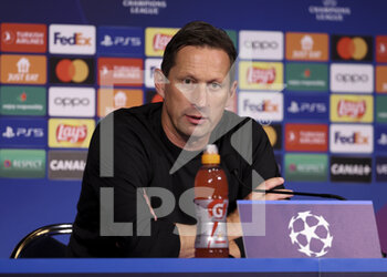 2022-10-11 - Coach of Benfica Roger Schmidt answers to the media during the post-match press conference following the UEFA Champions League, Group H football match between Paris Saint-Germain and SL Benfica (Lisbon) on October 11, 2022 at Parc des Princes stadium in Paris, France - FOOTBALL - CHAMPIONS LEAGUE - PARIS SG V BENFICA - UEFA CHAMPIONS LEAGUE - SOCCER
