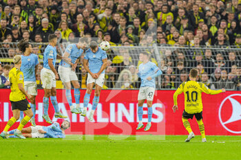 2022-10-25 - Thorgan Hazard (10) of Borussia Dortmund takes a freekick during the UEFA Champions League, Group G football match between Borussia Dortmund and Manchester City on October 25, 2022 at Signal Iduna Park in Dortmund, Germany - FOOTBALL - CHAMPIONS LEAGUE - DORTMUND V MANCHESTER CITY - UEFA CHAMPIONS LEAGUE - SOCCER