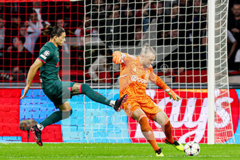 2022-10-26 - Darwin Nunez of Liverpool FC, goalkeeper Remko Pasveer of Ajax during the UEFA Champions League, Group A football match between Ajax and Liverpool on October 26, 2022 at Johan Cruijff ArenA in Amsterdam, Netherlands - FOOTBALL - CHAMPIONS LEAGUE - AJAX V LIVERPOOL - UEFA CHAMPIONS LEAGUE - SOCCER