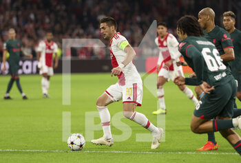 2022-10-26 - Dusan Tadic of Ajax during the UEFA Champions League, Group A football match between Ajax Amsterdam and Liverpool FC on October 26, 2022 at Johan Cruijff ArenA in Amsterdam, Netherlands - FOOTBALL - CHAMPIONS LEAGUE - AJAX V LIVERPOOL - UEFA CHAMPIONS LEAGUE - SOCCER