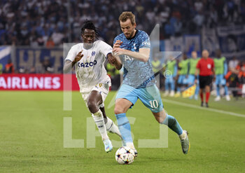 2022-11-01 - Harry Kane of Tottenham, Issa Kabore of Marseille (left) during the UEFA Champions League, Group D football match between Olympique de Marseille (OM) and Tottenham Hotspur on November 1, 2022 at Velodrome stadium in Marseille, France - FOOTBALL - CHAMPIONS LEAGUE - MARSEILLE V TOTTENHAM - UEFA CHAMPIONS LEAGUE - SOCCER