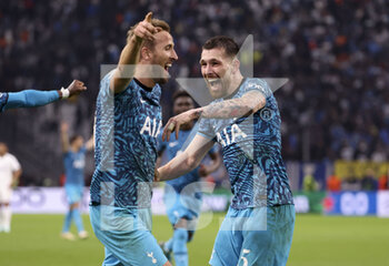 2022-11-01 - Pierre-Emile Hojbjerg of Tottenham celebrates his goal with Harry Kane of Tottenham (left) during the UEFA Champions League, Group D football match between Olympique de Marseille (OM) and Tottenham Hotspur on November 1, 2022 at Velodrome stadium in Marseille, France - FOOTBALL - CHAMPIONS LEAGUE - MARSEILLE V TOTTENHAM - UEFA CHAMPIONS LEAGUE - SOCCER