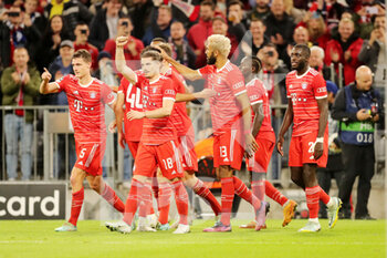 2022-11-01 - Benjamin Pavard (5) of Bayern Munich celebrates his goal 1-0 with teammates during the UEFA Champions League, Group C football match between Bayern Munich and FC Internazionale on November 1, 2022 at Allianz Arena in Munich, Germany - FOOTBALL - CHAMPIONS LEAGUE - BAYERN MUNICH V INTERNAZIONALE - UEFA CHAMPIONS LEAGUE - SOCCER