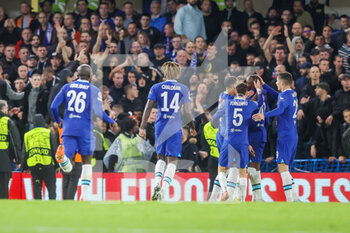 2022-11-02 - Chelsea midfielder Denis Zakaria (20) celebrates with teammates after scoring a goal 2-1 during the UEFA Champions League, Group E football match between Chelsea and Dinamo Zagreb on November 2, 2022 at Stamford Bridge in London, England - FOOTBALL - CHAMPIONS LEAGUE - CHELSEA V DINAMO ZAGREB - UEFA CHAMPIONS LEAGUE - SOCCER