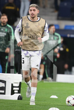 2022-11-02 - Federico Valverde of Real Madrid warms up during the UEFA Champions League, Group F football match between Real Madrid CF and Celtic FC on November 2, 2022 at Santiago Bernabeu stadium in Madrid, Spain - FOOTBALL - CHAMPIONS LEAGUE - REAL MADRID V CELTIC - UEFA CHAMPIONS LEAGUE - SOCCER