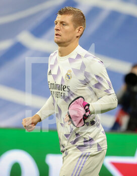 2022-11-02 - Toni Kroos of Real Madrid warms up during the UEFA Champions League, Group F football match between Real Madrid CF and Celtic FC on November 2, 2022 at Santiago Bernabeu stadium in Madrid, Spain - FOOTBALL - CHAMPIONS LEAGUE - REAL MADRID V CELTIC - UEFA CHAMPIONS LEAGUE - SOCCER
