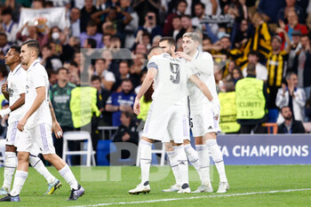 2022-11-02 - Federico Valverde of Real Madrid celebrates a goal 5-0 with Karim Benzema during the UEFA Champions League, Group F football match between Real Madrid and Celtic FC on November 2, 2022 at Santiago Bernabeu stadium in Madrid, Spain - FOOTBALL - CHAMPIONS LEAGUE - REAL MADRID V CELTIC - UEFA CHAMPIONS LEAGUE - SOCCER
