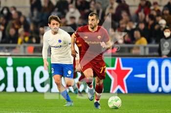 2022-03-17 - Henrikh Mkhitaryan (AS Roma) during the UEFA Europa Conference League football match between AS Roma and Vitesse  at The Olympic Stadium in Rome on March 17, 2022. - AS ROMA VS VITESSE - UEFA CONFERENCE LEAGUE - SOCCER