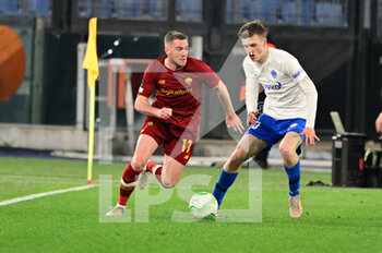 2022-03-17 - Jordan Veretout (AS Roma)  during the UEFA Europa Conference League football match between AS Roma and Vitesse  at The Olympic Stadium in Rome on March 17, 2022. - AS ROMA VS VITESSE - UEFA CONFERENCE LEAGUE - SOCCER