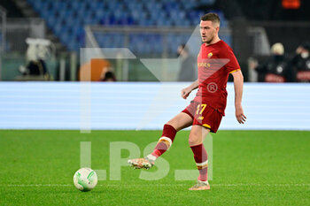 2022-03-17 - Jordan Veretout (AS Roma) during the UEFA Europa Conference League football match between AS Roma and Vitesse  at The Olympic Stadium in Rome on March 17, 2022. - AS ROMA VS VITESSE - UEFA CONFERENCE LEAGUE - SOCCER