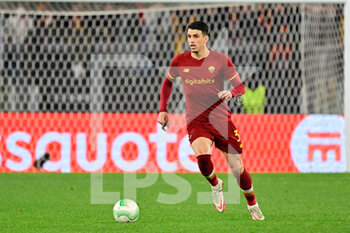 2022-03-17 - Roger Ibanez (AS Roma) during the UEFA Europa Conference League football match between AS Roma and Vitesse  at The Olympic Stadium in Rome on March 17, 2022. - AS ROMA VS VITESSE - UEFA CONFERENCE LEAGUE - SOCCER
