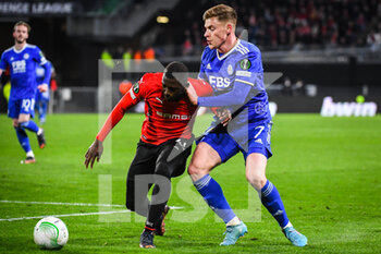 2022-03-17 - Hamari TRAORE of Rennes and Harvey BARNES of Leicester City during the UEFA Conference League, Round of 16, 2nd leg football match between Stade Rennais (Rennes) and Leicester City on March 17, 2022 at Roazhon Park in Rennes, France - STADE RENNAIS (RENNES) VS LEICESTER CITY - UEFA CONFERENCE LEAGUE - SOCCER