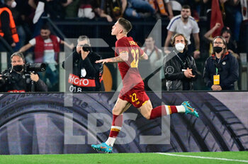 2022-04-14 - Nicolo' Zaniolo (AS Roma) celebrates after scoring the goal 2-0 during the UEFA Europa Conference League football match between AS Roma and FK Bodo/Glimt at The Olympic Stadium in Rome on April 14, 2022. - AS ROMA VS FK BODO/GLIMT - UEFA CONFERENCE LEAGUE - SOCCER