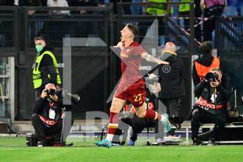 2022-04-14 - Nicolo' Zaniolo (AS Roma) celebrates after scoring the goal 3-0 during the UEFA Europa Conference League football match between AS Roma and FK Bodo/Glimt at The Olympic Stadium in Rome on April 14, 2022. - AS ROMA VS FK BODO/GLIMT - UEFA CONFERENCE LEAGUE - SOCCER